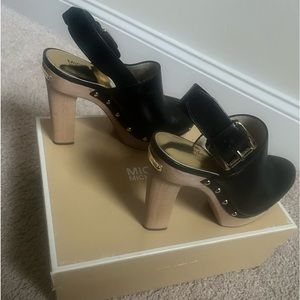 Michael Kors Beatrice Sling! Brand New with original box!